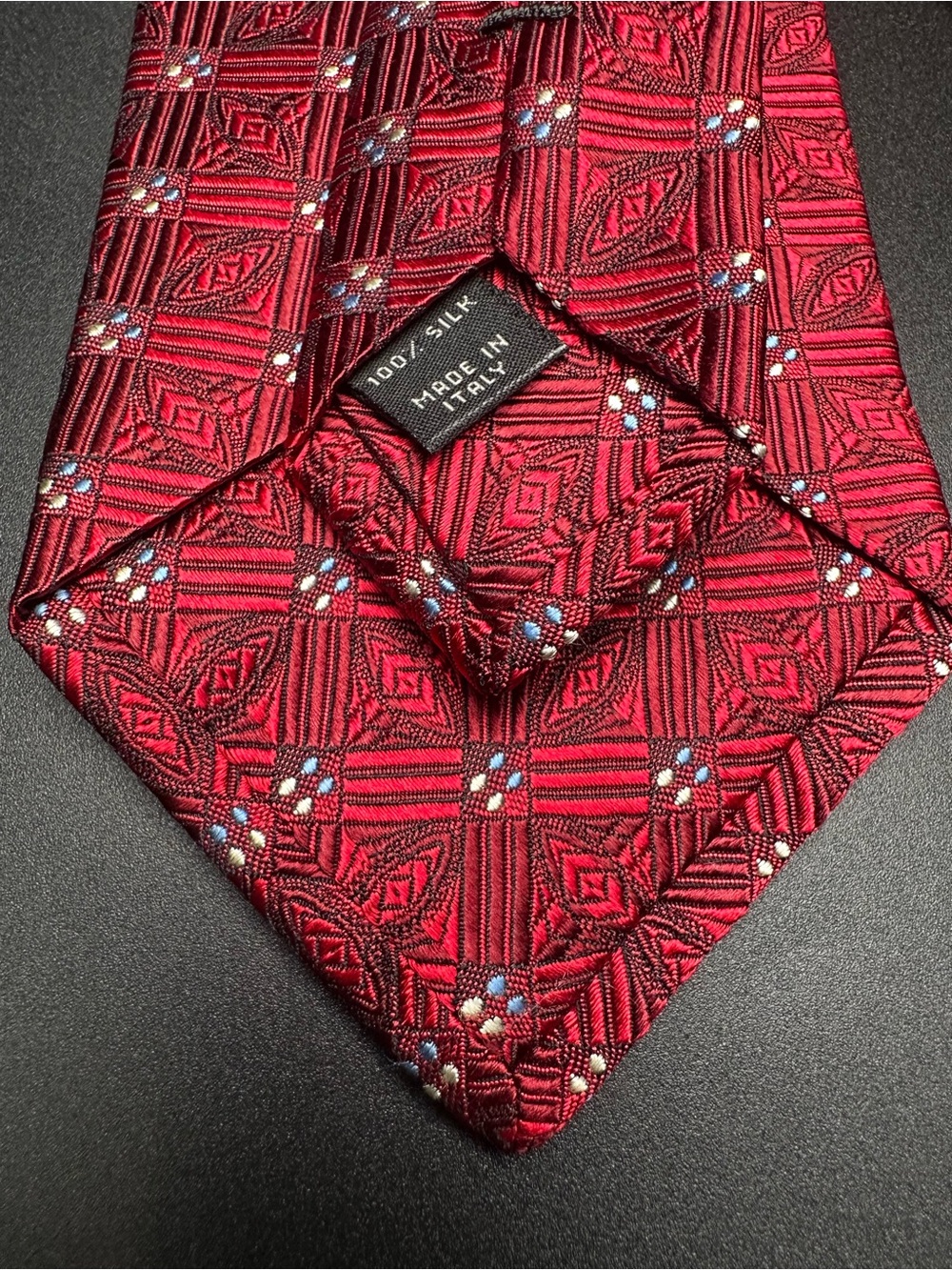 Red Geometric Pattern Men's Tie - Picture 4 of 4